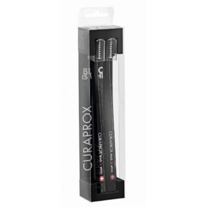 Curaprox Black is White Escova Dentes Preta 2 Unidades escova de dentes, de cor preta, ideal para a higiene oral diária.