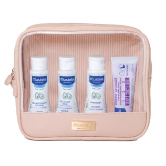 Mustela Indispensáveis de Viagem, com todos os produtos essenciais necessários para a hidratação, proteção e higiene diárias do seu bebé.