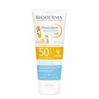 Introduzindo o Bioderma Photoderm Pediatrics Lait SPF50+ 100ml, a defesa solar máxima especificamente formulada para proteger a pele delicada das crianças e bebés a partir dos 12 meses